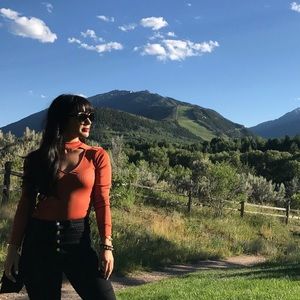 ZARA keyhole v-neck burnt orange longsleeve top